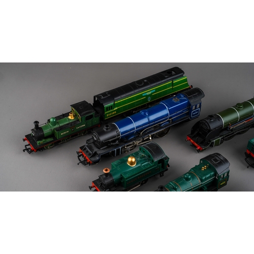 264 - Large collection of train locomotives and tenders to include Southern, LMS, Great Western, North Eas... 