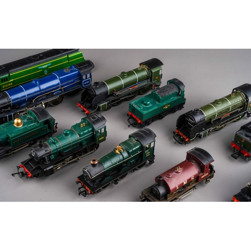 264 - Large collection of train locomotives and tenders to include Southern, LMS, Great Western, North Eas... 