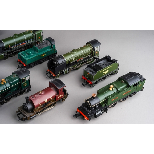 264 - Large collection of train locomotives and tenders to include Southern, LMS, Great Western, North Eas... 