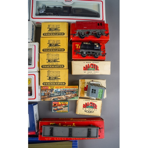 281 - Assorted vintage model railway accessories to include: boxed Dapol 1:76 / 00 gauge good wagons; Meri... 