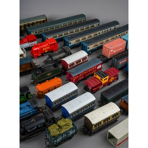 282 - A large collected of assorted model trains and wagons including locomotives Hornby Smokey Joe 56025 ... 