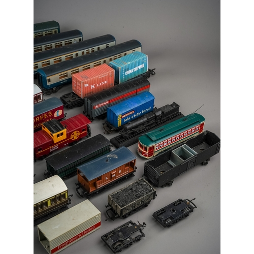 282 - A large collected of assorted model trains and wagons including locomotives Hornby Smokey Joe 56025 ... 