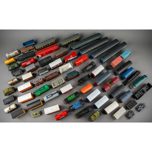 282 - A large collected of assorted model trains and wagons including locomotives Hornby Smokey Joe 56025 ... 