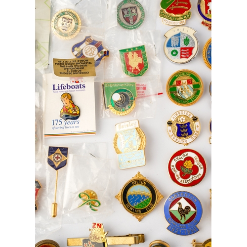 323 - A collection of enameled badges, including various bowling clubs around the UK, approx 40, plus a ke... 