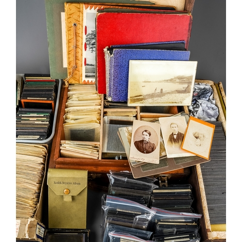 327 - A large job of early photographic negatives and plate negatives, CDV cards and stereo views, includi... 