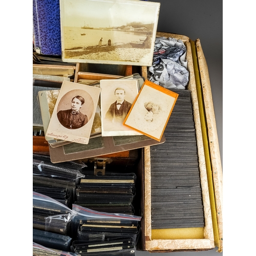 327 - A large job of early photographic negatives and plate negatives, CDV cards and stereo views, includi... 