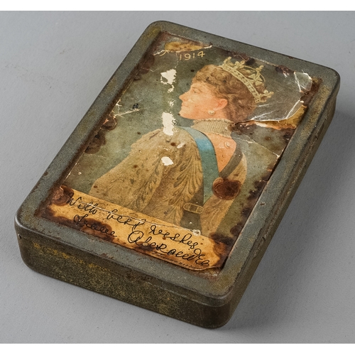 359 - WWI: a Queen Alexandra Christmas 1914 gift tin containing its original cigarettes, each bearing auto... 