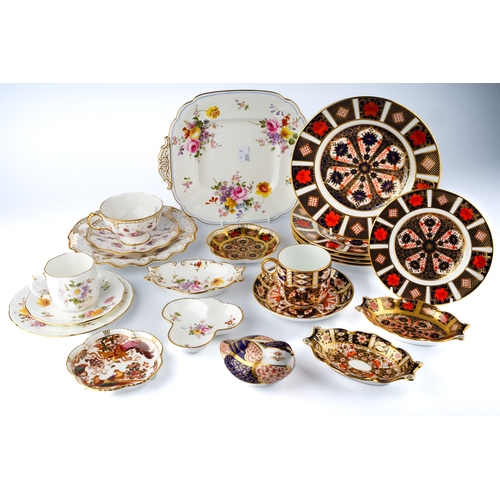 430 - A collection of 20th Century Royal Crown Derby to include: five 1129 lunch plates, a side plate, thr... 