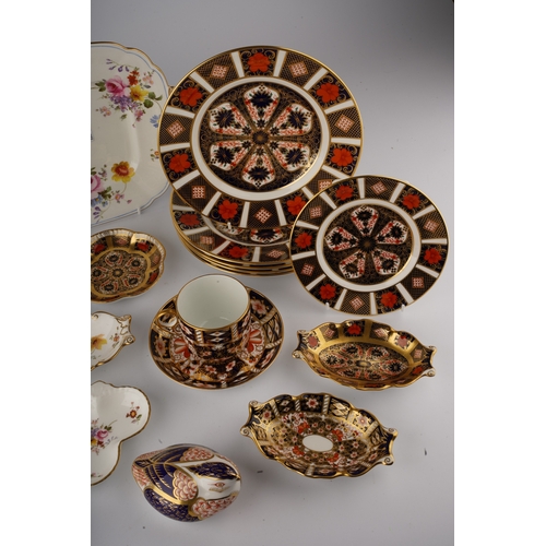 430 - A collection of 20th Century Royal Crown Derby to include: five 1129 lunch plates, a side plate, thr... 