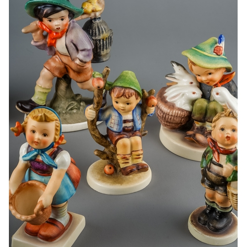 493 - Twelve various German figures of children and a robin, eleven Hummel and one by Friedal (12)