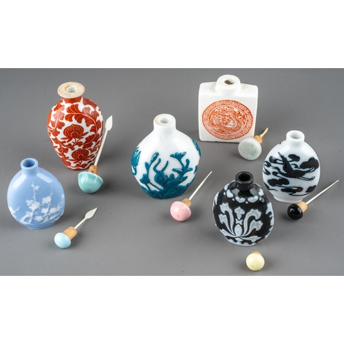 536 - A collection of Chinese snuff bottles, including moulded cameo glass in monochrome and polychrome; t... 