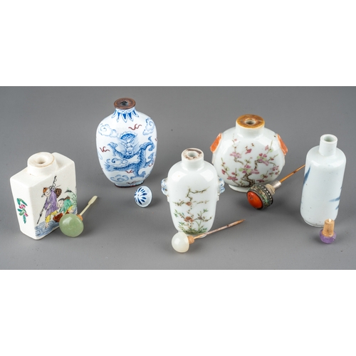 538 - A collection of Chinese snuff bottles, including an enameled bottle decorated with dragons and cloud... 