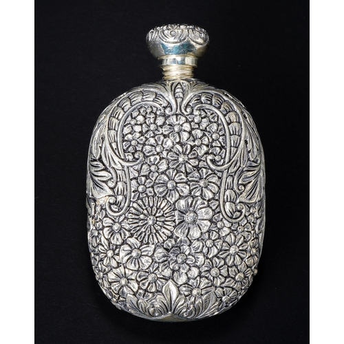 558 - A continental 835 silver scent bottle, cast with flowers and leaves, screw lid, approx 7.5cm, gross ... 