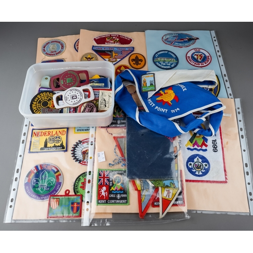 621 - Boy Scout memorabilia, a good collection of vintage scouting items, British and American to include ... 