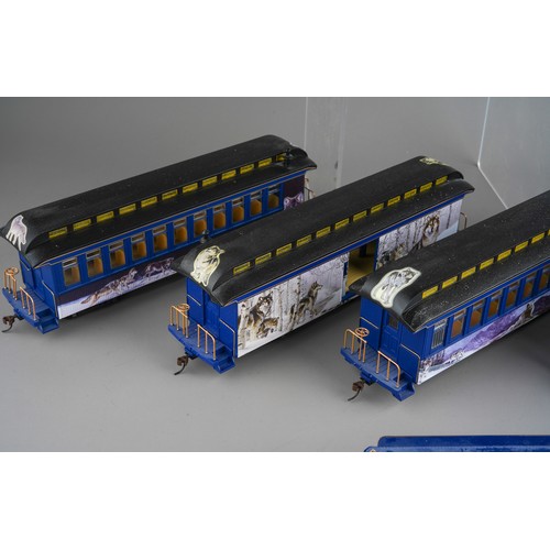 261 - A Hawthorne Village Bachmann Silver Moon Express electric train set comprising locomotive, tender & ... 