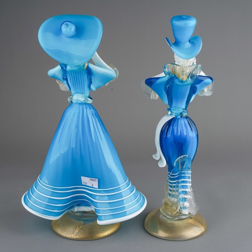 527 - A pair of Murano figures of male and female dancers, blue iridescent glass with gold powders, approx... 