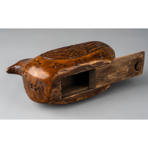 348 - An antique Scandinavian carved treen snuff box in the form of a duck, incised decoration, approx 11 ... 