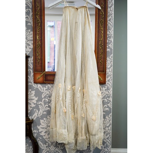 672 - *** PLEASE NOTE REVISED DESCRIPTION: 
A late Victorian white cotton and lace A-line skirt, approx 12... 