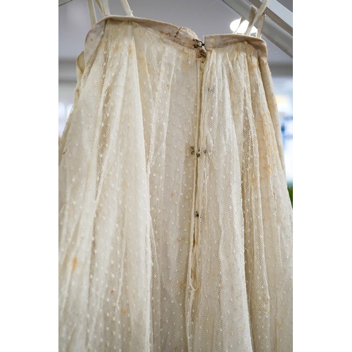 672 - *** PLEASE NOTE REVISED DESCRIPTION: 
A late Victorian white cotton and lace A-line skirt, approx 12... 