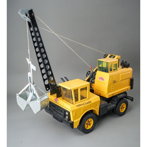 41 - Tonka Toys.  A large scale crane truck with bucket loader and digger excavator (2)