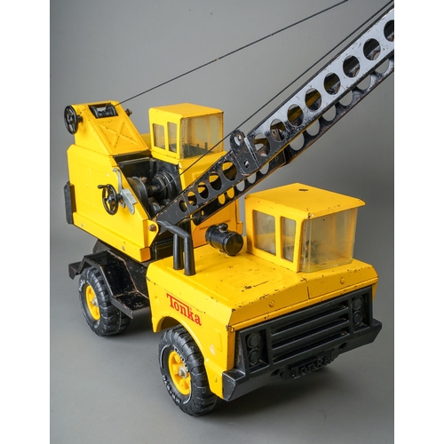 46 - Tonka Toys.  Large scale yellow mobile crane.  Good condition (1)