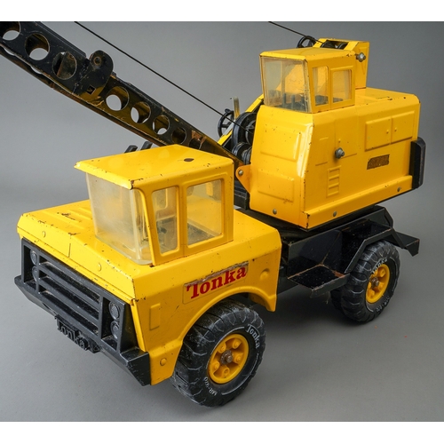 46 - Tonka Toys.  Large scale yellow mobile crane.  Good condition (1)