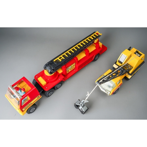 51 - Tonka Toys.  A red/yellow plastic bodied articulated fire truck together with a medium size 6 wheel ... 