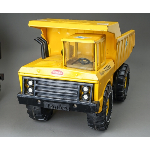 52 - Tonka Toys.  A large scale 4 wheel crane wagon and a Mighty Tonka dump truck tipper (2)