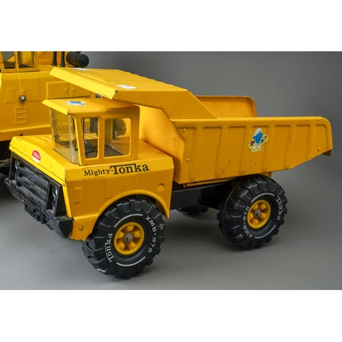 52 - Tonka Toys.  A large scale 4 wheel crane wagon and a Mighty Tonka dump truck tipper (2)