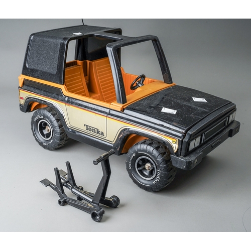 64 - Tonka Toys.  A large scale 4wd Jeep in black with tan interior (1)