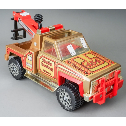 66 - Tonka Toys.  A large scale 4wd tow truck in gold with red lettering (1)