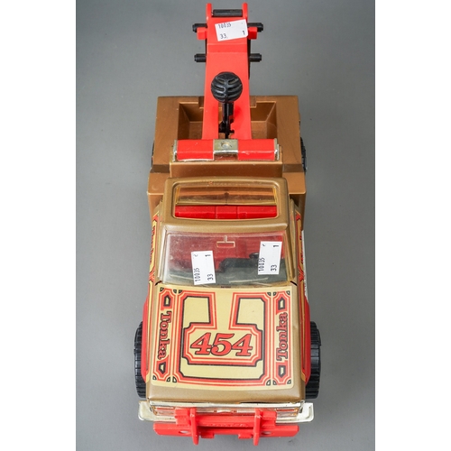 66 - Tonka Toys.  A large scale 4wd tow truck in gold with red lettering (1)