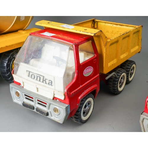 68 - Tonka Toys.  A pair of large scale cement mixing trucks (sd) and two 6 wheel tipper lorries for rest... 