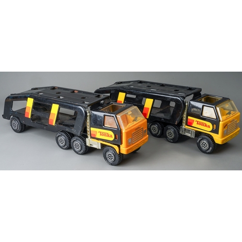 69 - Tonka Toys.  A pair of medium scale articulated car transporters, both in good condition (2)