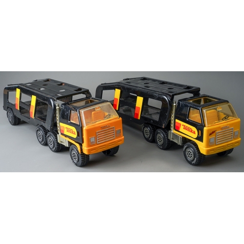 69 - Tonka Toys.  A pair of medium scale articulated car transporters, both in good condition (2)