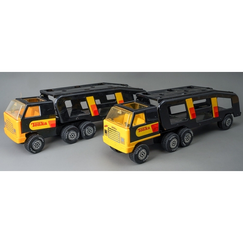 69 - Tonka Toys.  A pair of medium scale articulated car transporters, both in good condition (2)