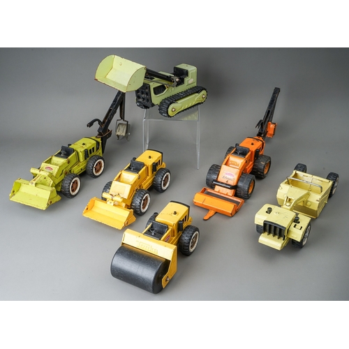 70 - Tonka Toys.  A selection of medium scale construction vehicles, to include loader, grader, roller an... 