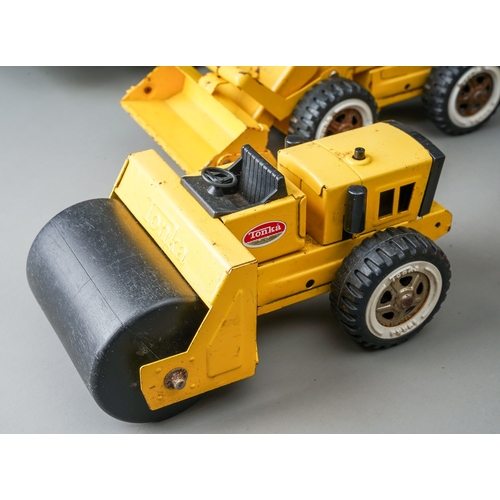 70 - Tonka Toys.  A selection of medium scale construction vehicles, to include loader, grader, roller an... 