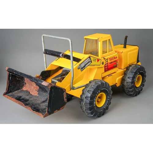 71 - Tonka Toys.  Large scale Turbo-Diesel loader and dump truck (2)