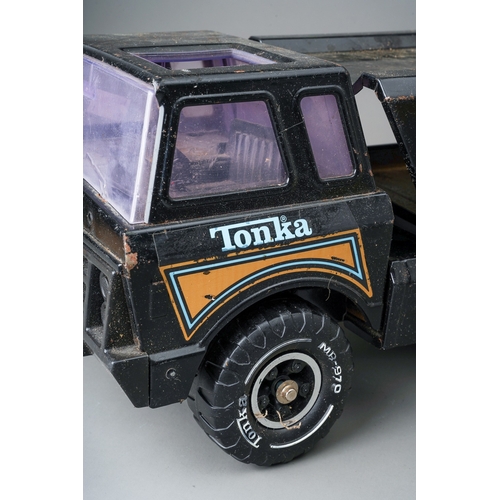 72 - Tonka Toys.  A large scale articulated car transporter tractor and trailer in black, some wear to tr... 