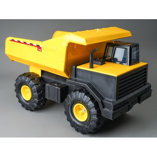 73 - Tonka Toys.  A later issue large scale dumper tipper truck in good condition.  Slight damage to tran... 