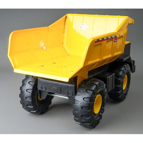 73 - Tonka Toys.  A later issue large scale dumper tipper truck in good condition.  Slight damage to tran... 