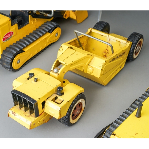 77 - Tonka Toys.  Medium scale set of 6 construction vehicles - 3 caterpillar tractors, fork lift, grader... 