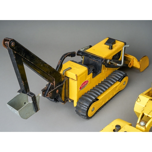 77 - Tonka Toys.  Medium scale set of 6 construction vehicles - 3 caterpillar tractors, fork lift, grader... 