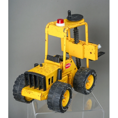 77 - Tonka Toys.  Medium scale set of 6 construction vehicles - 3 caterpillar tractors, fork lift, grader... 