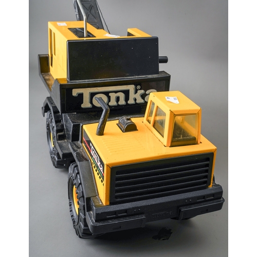 80 - Tonka Toys.  A large scale 4 wheel crane truck with bucket grab.  Good condition (1)