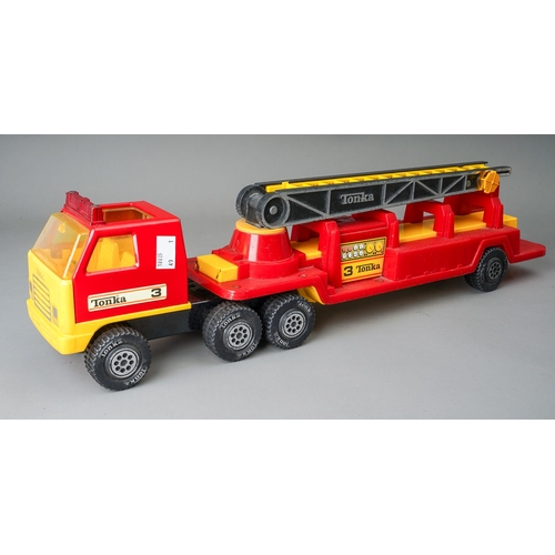 81 - Tonka Toys.  A medium scale articulated fire truck with tractor unit.  Good condition (1)