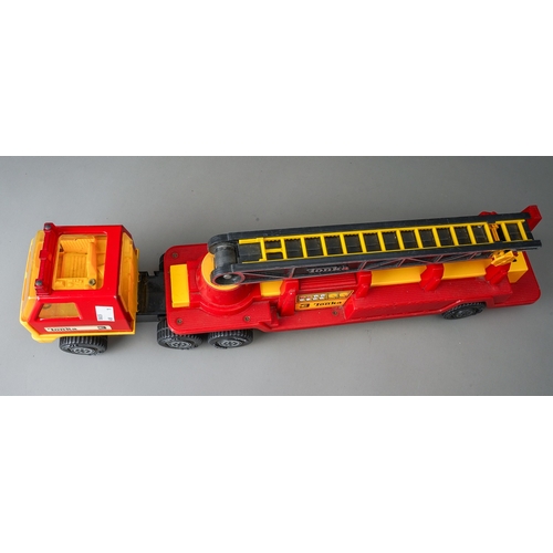 81 - Tonka Toys.  A medium scale articulated fire truck with tractor unit.  Good condition (1)