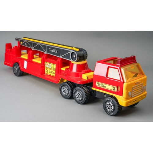 81 - Tonka Toys.  A medium scale articulated fire truck with tractor unit.  Good condition (1)