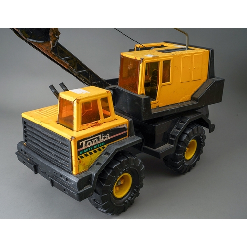 87 - Tonka Toys.  A pair of large scale 4 wheel crane trucks for restoration (2)